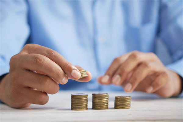 美国4月ADP就业人数增加19.2万，预期18万，3月数据上修